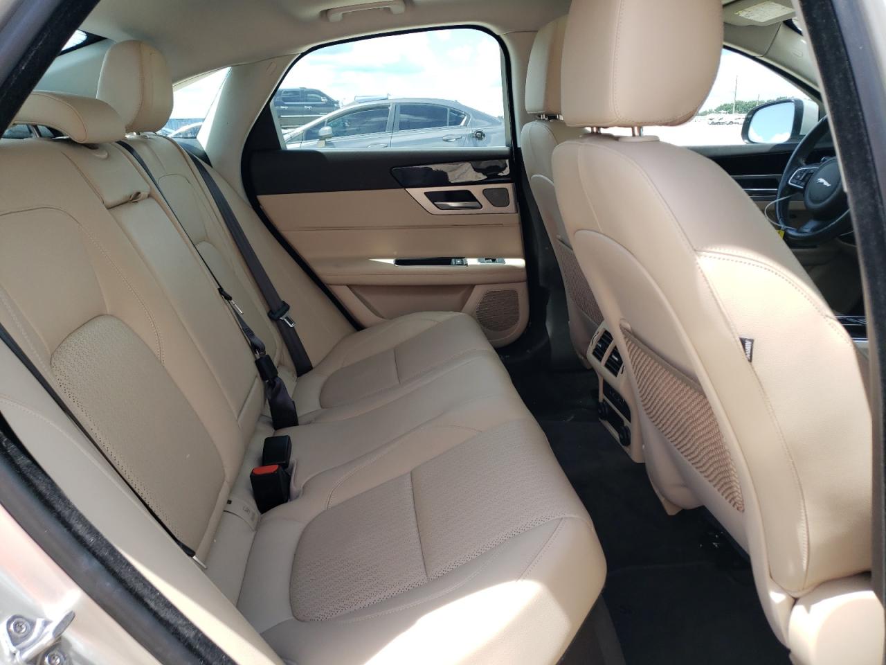 SAJBE4BV6HCY38880 2017 Jaguar Xf Prestige
