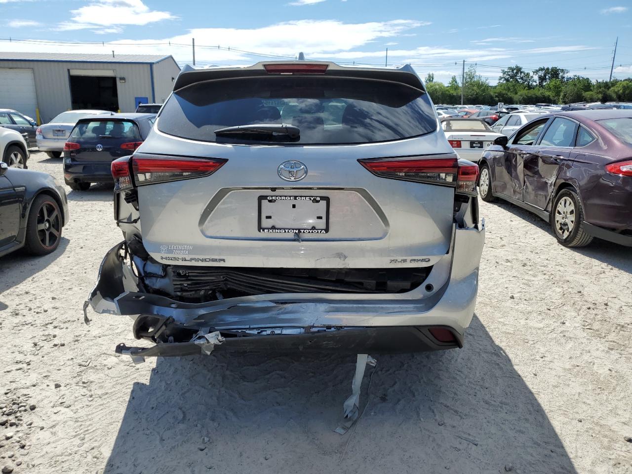 5TDGZRBH7MS110428 2021 Toyota Highlander Xle