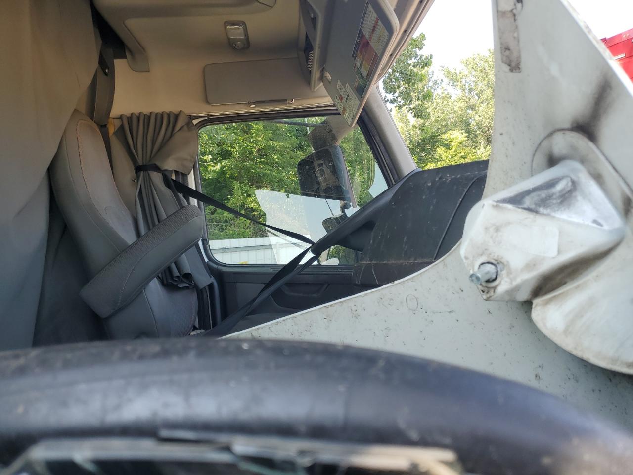 Lot #3304490436 2023 VOLVO VN VNL