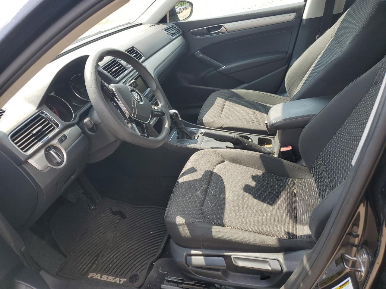 1VWAT7A31HC052547 2017 Volkswagen Passat S