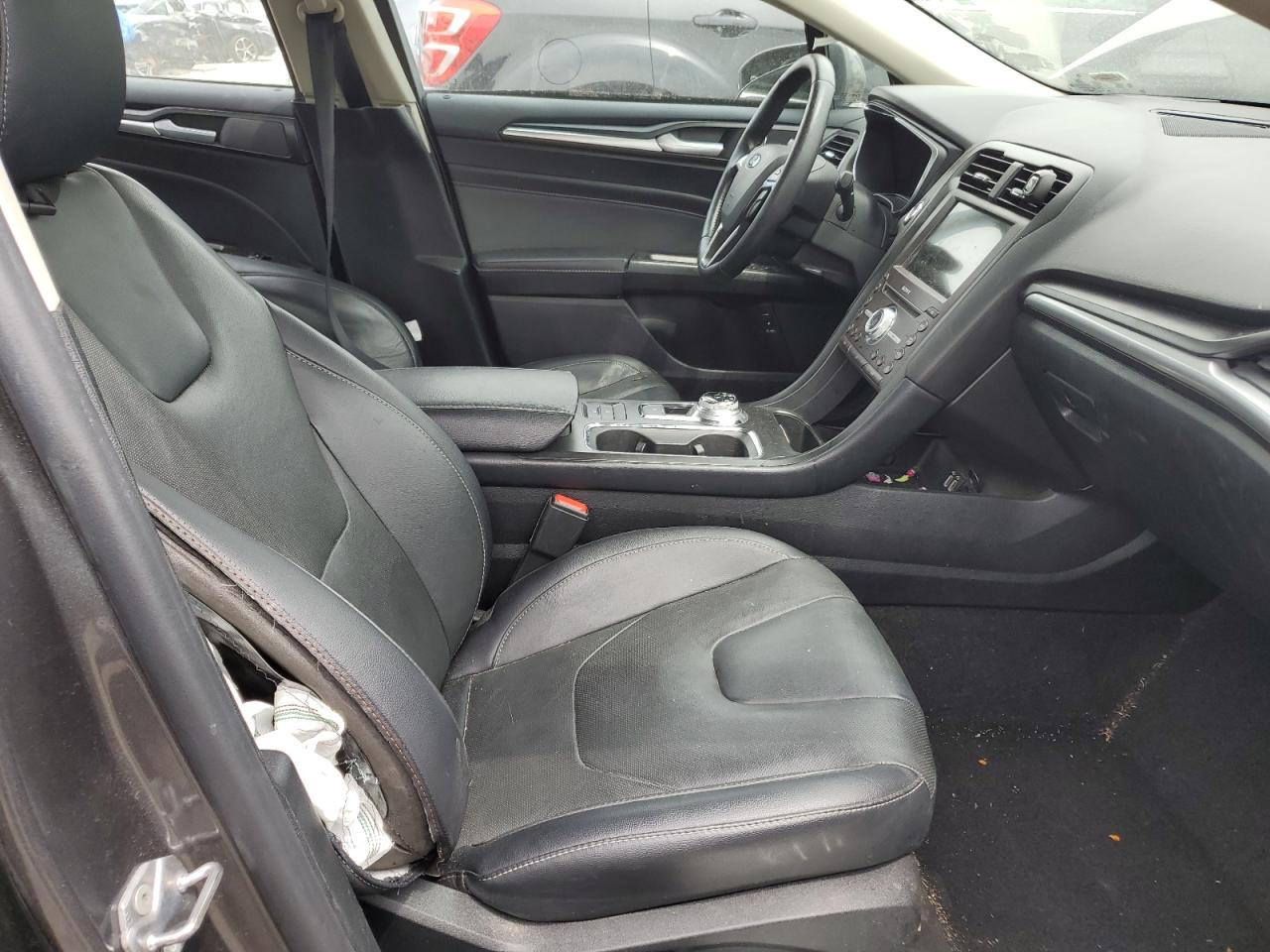 3FA6P0RU7KR275725 2019 Ford Fusion Titanium