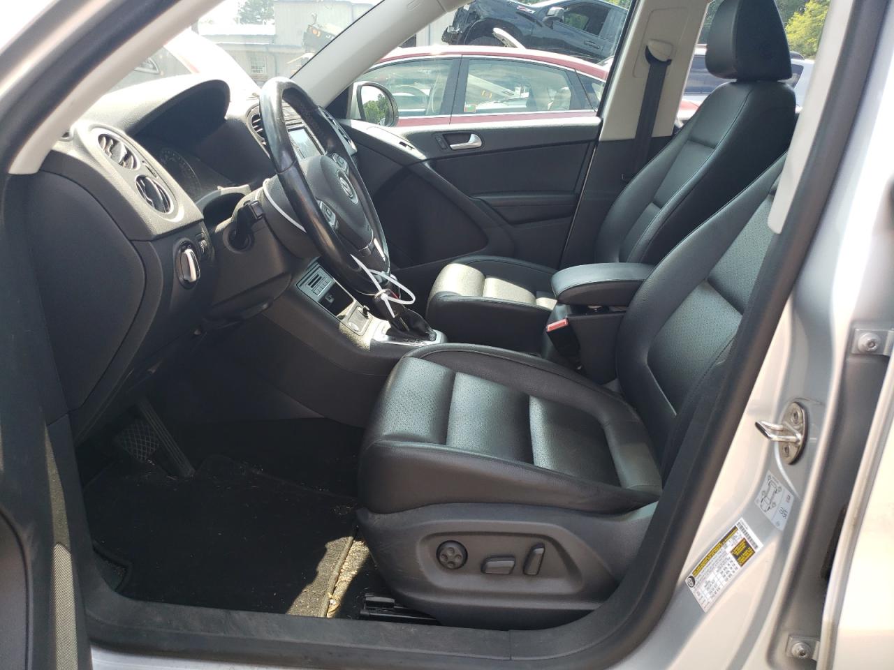 WVGSV7AX7HK022037 2017 Volkswagen Tiguan Wolfsburg