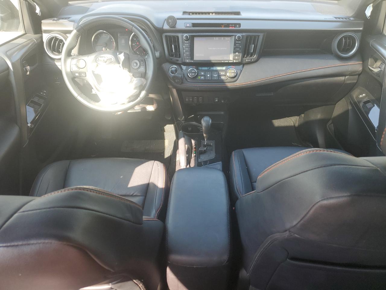 2T3NFREV8HW356717 2017 Toyota Rav4 Se