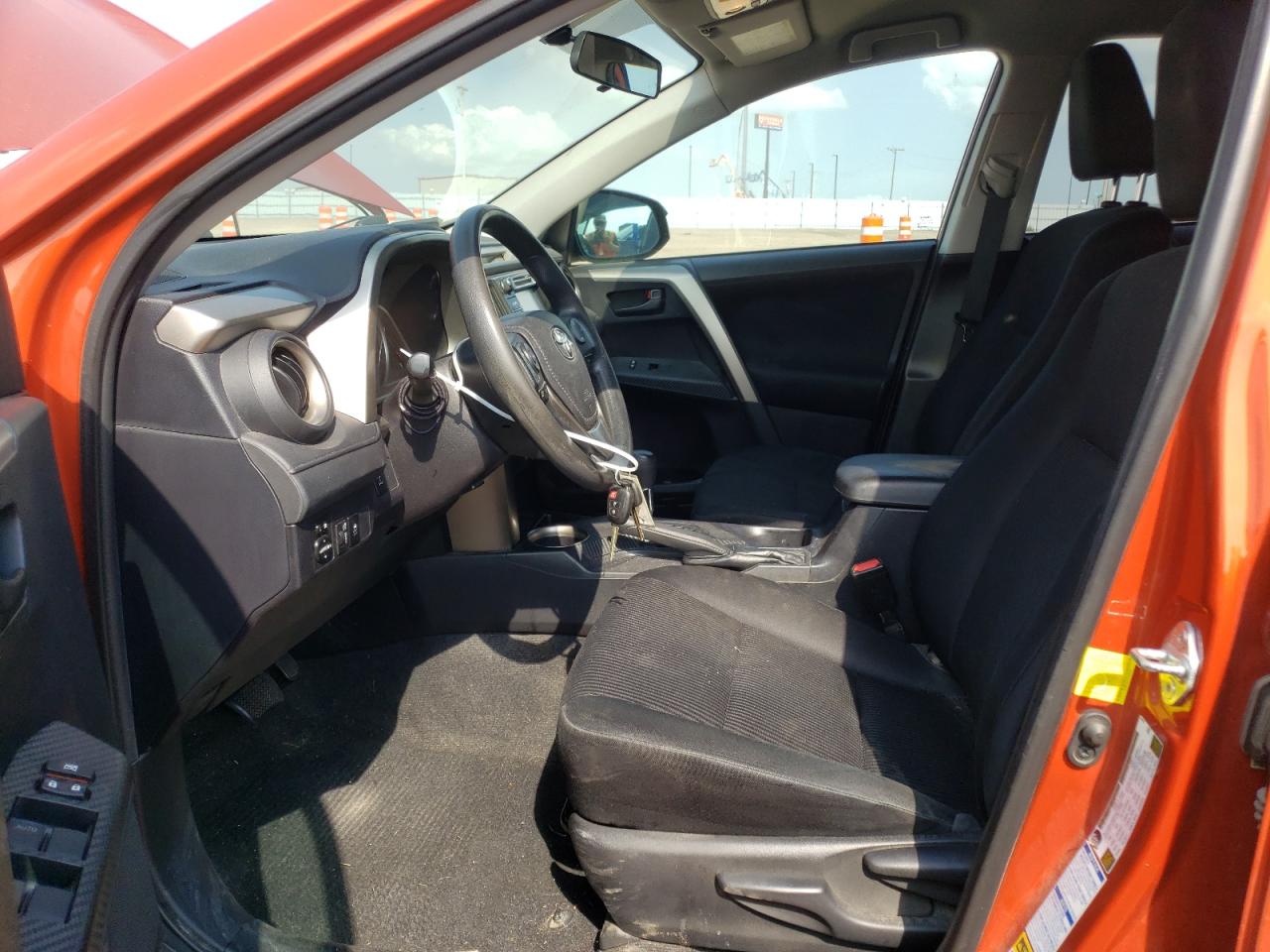 2T3BFREV7FW305483 2015 Toyota Rav4 Le