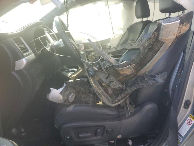 VIN 5TDKZRFH8KS311868 2019 Toyota Highlander, SE no.7