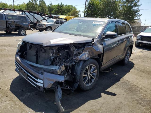 VIN 5TDJZRFHXKS581325 2019 Toyota Highlander, SE no.1