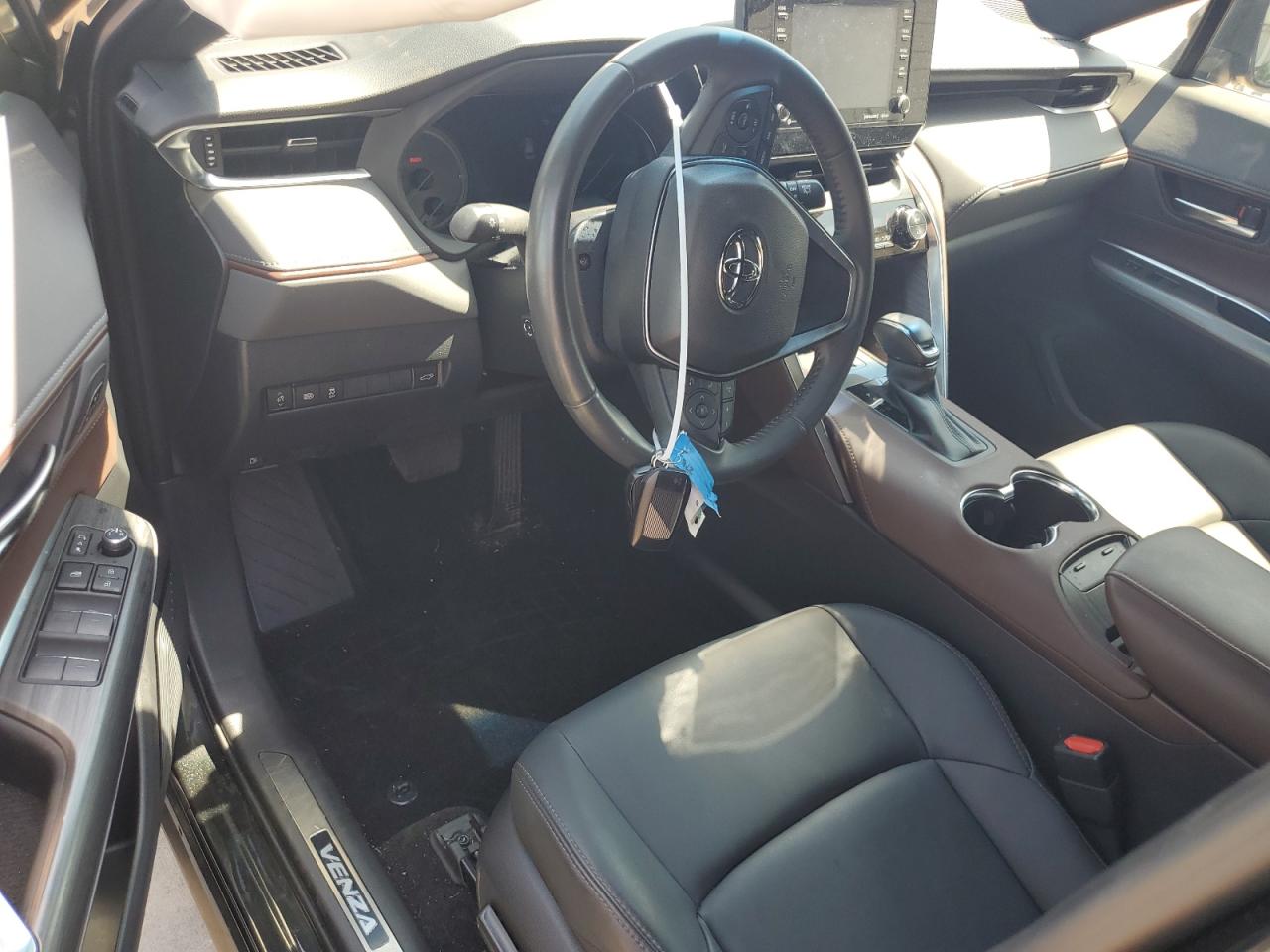 JTEAAAAH9NJ115558 2022 Toyota Venza Le