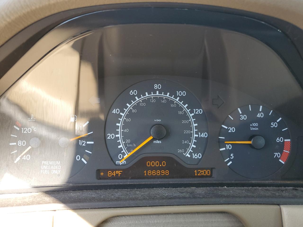 WDBJF65F8WA573927 1998 Mercedes-Benz E 320