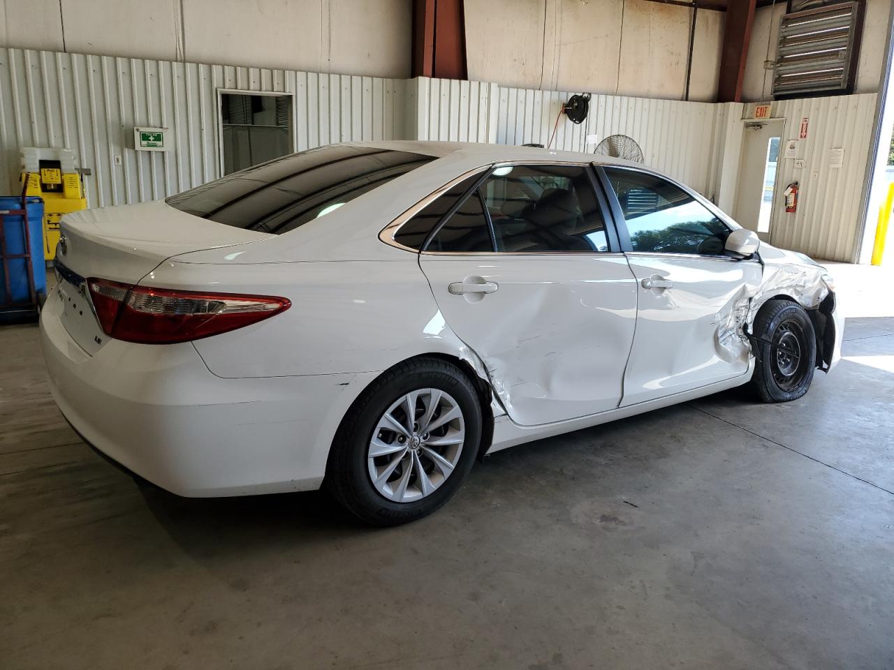 2015 Toyota Camry Le vin: 4T4BF1FK1FR503643