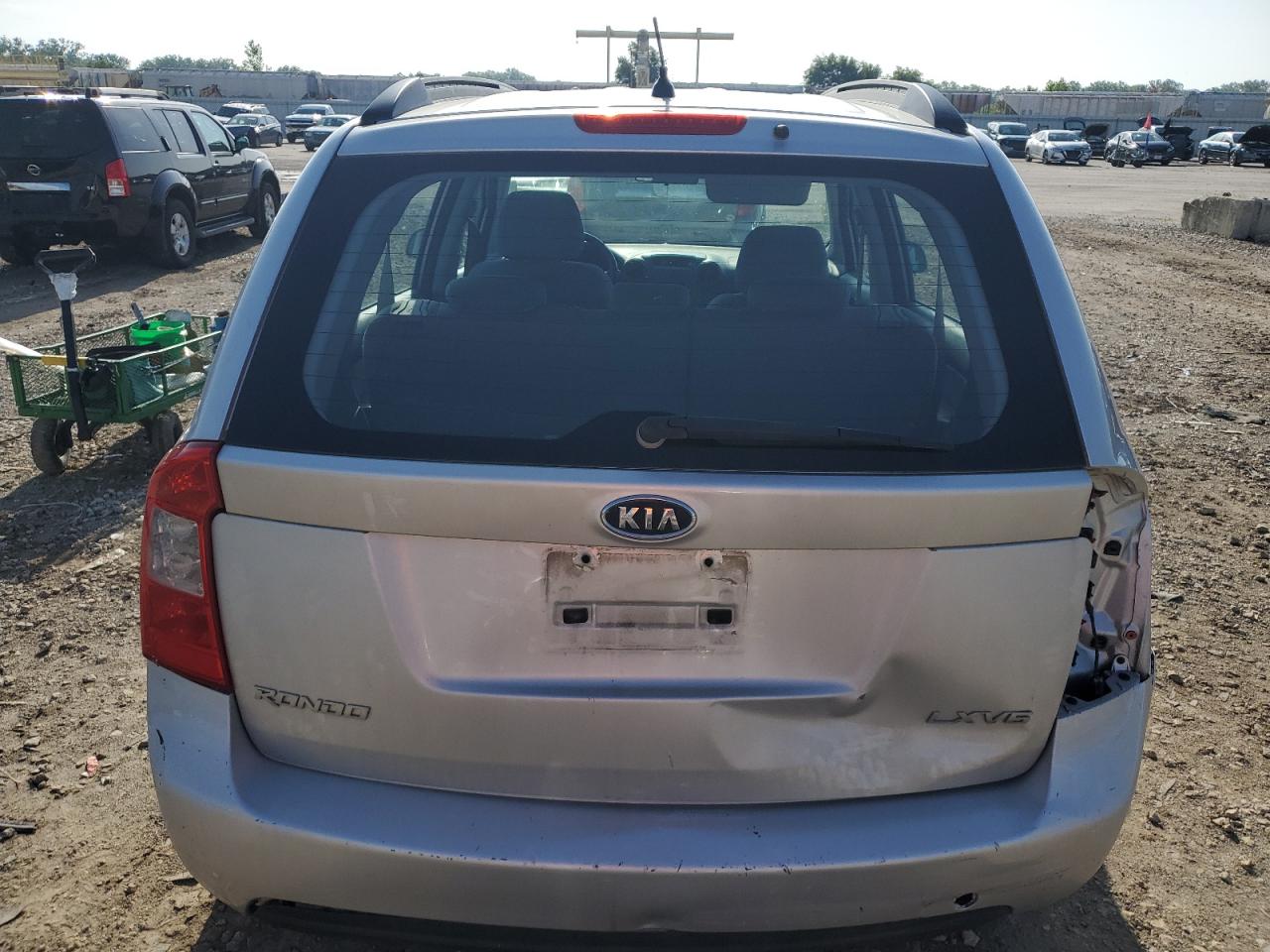 KNAFG526887152189 2008 Kia Rondo Lx