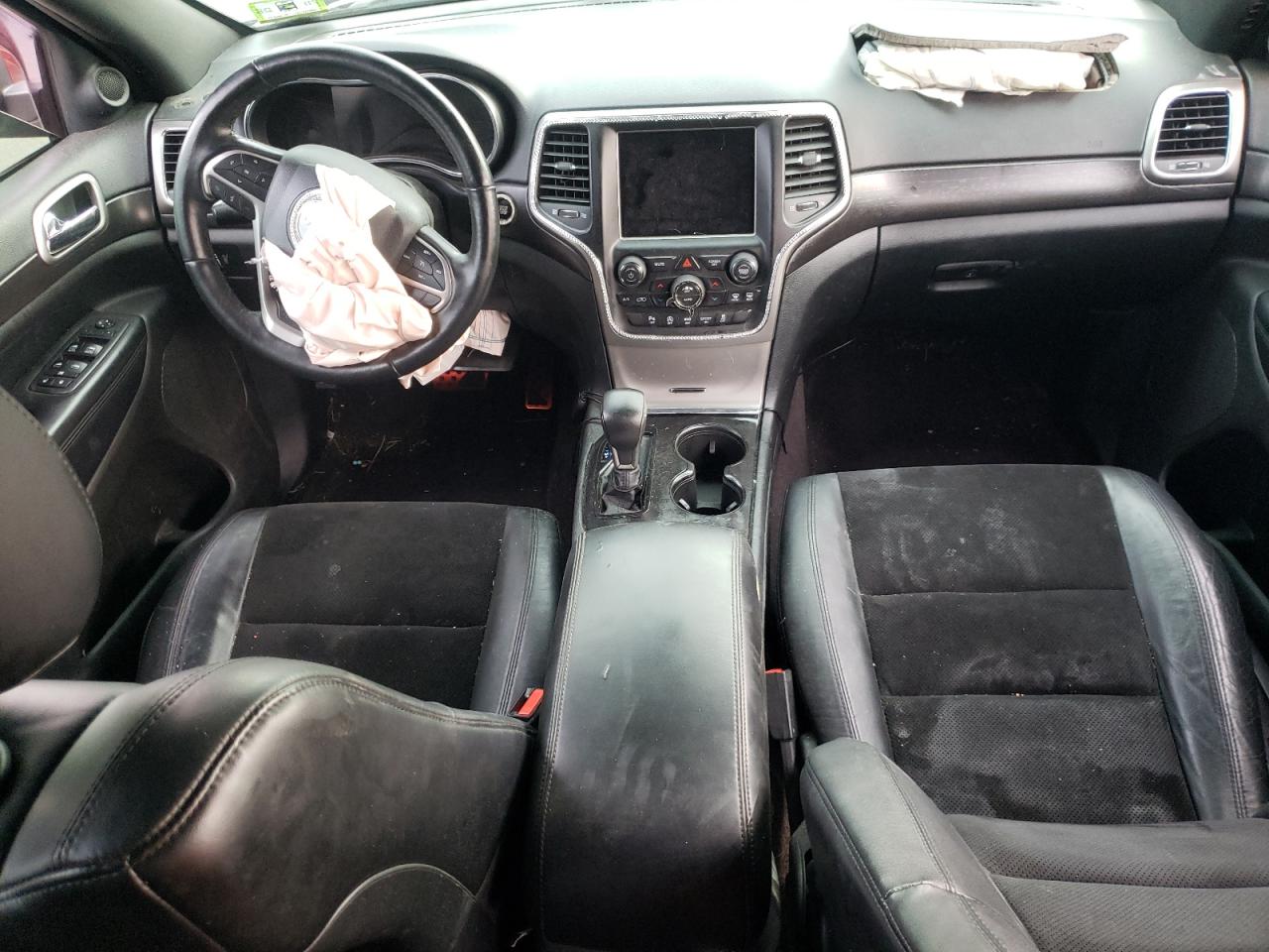 1C4RJFAG2JC105867 2018 Jeep Grand Cherokee Laredo