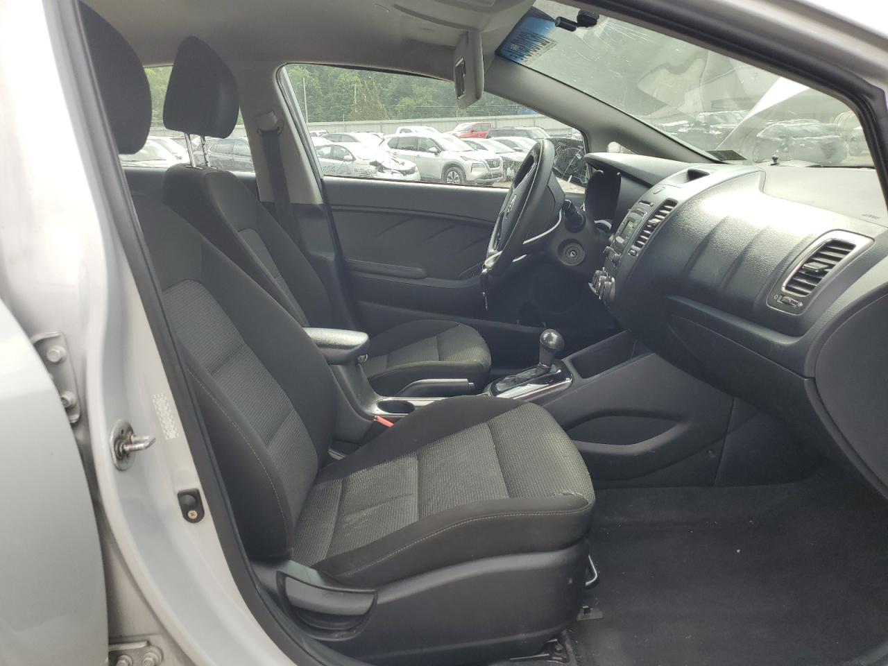 3KPFK4A78HE033841 2017 Kia Forte Lx