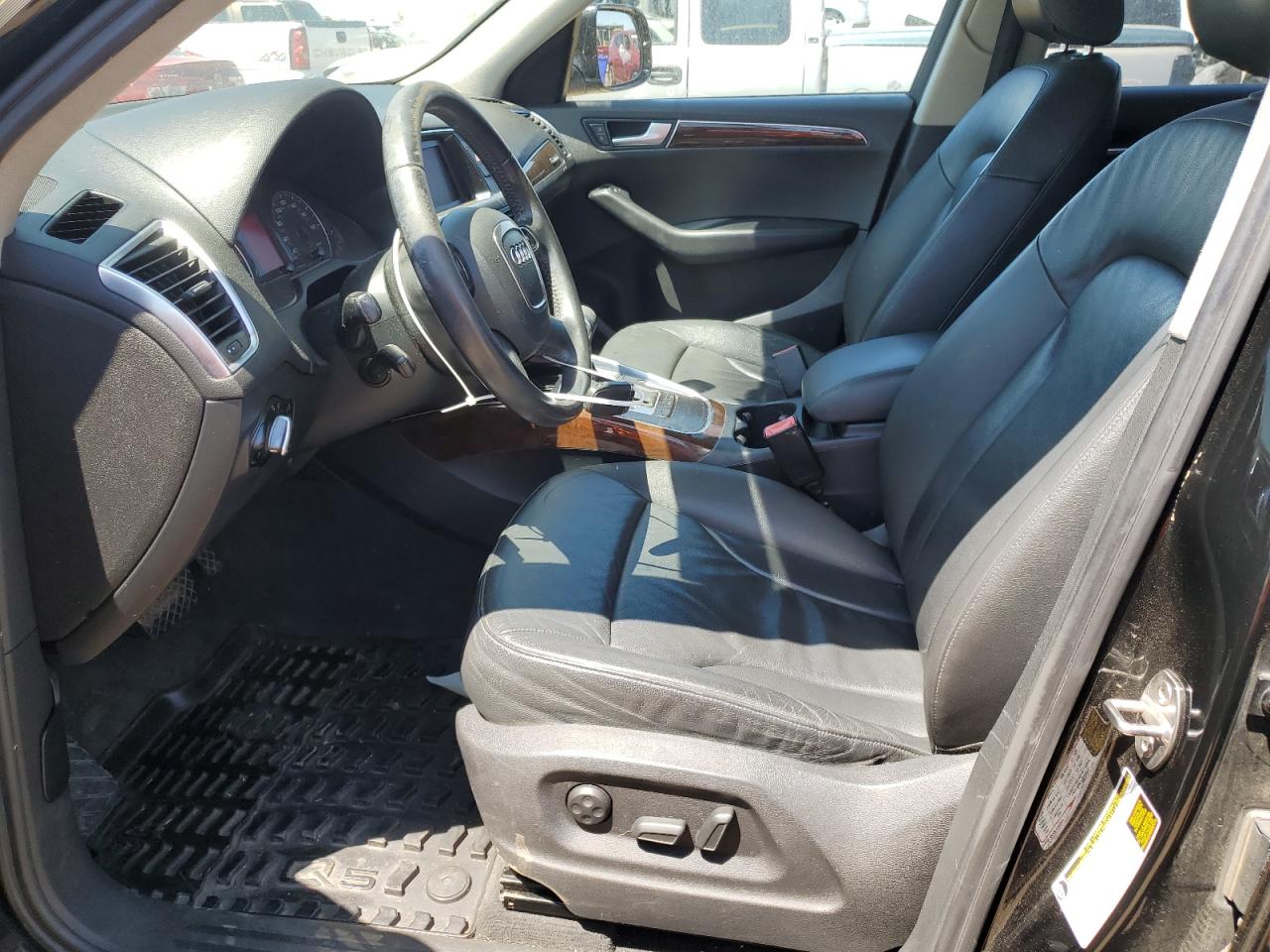 WA1CFAFPXBA008314 2011 Audi Q5 Premium