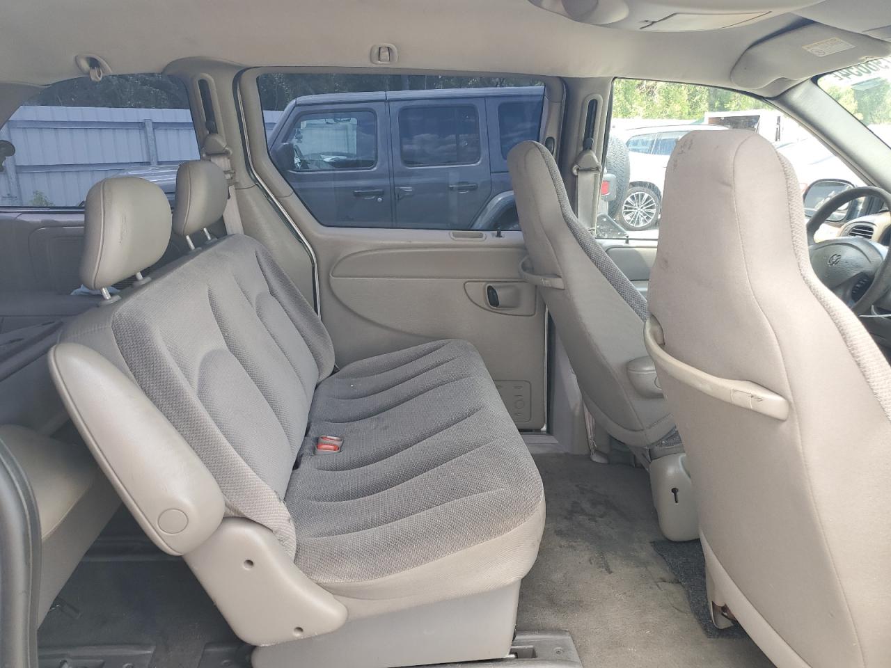 1B4GP25352B705275 2002 Dodge Caravan Se