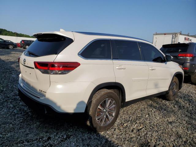 VIN 5TDJZRFH9KS562748 2019 Toyota Highlander, SE no.3