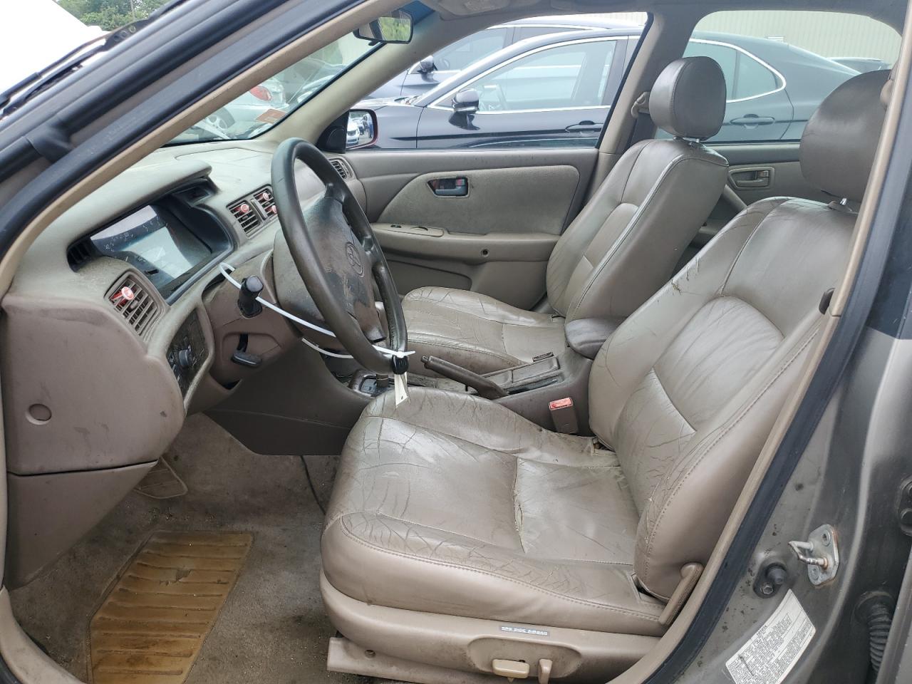 4T1BF28K3YU114602 2000 Toyota Camry Le
