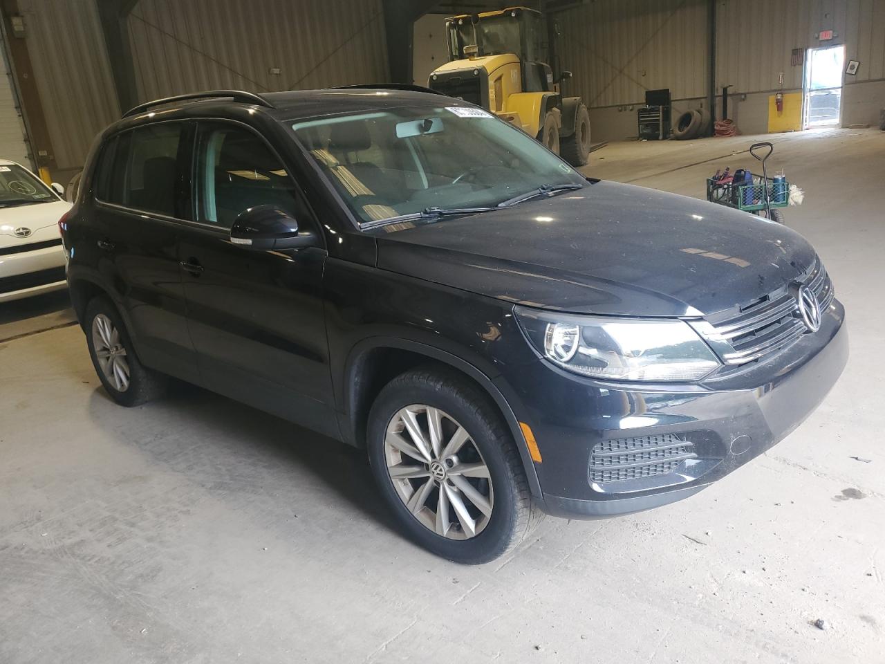 WVGBV7AX9JK005049 2018 Volkswagen Tiguan Limited