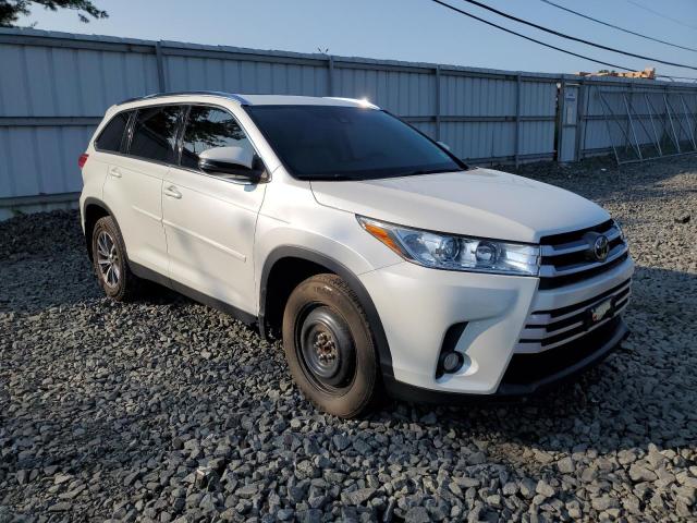 VIN 5TDJZRFH9KS562748 2019 Toyota Highlander, SE no.4