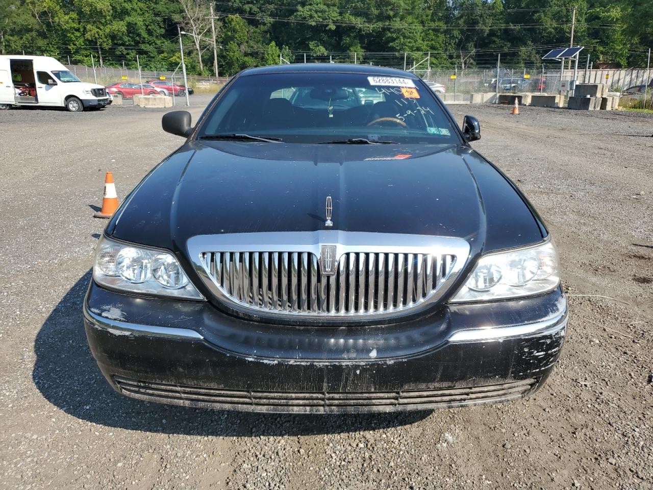 1LNHM82W83Y652602 2003 Lincoln Town Car Signature