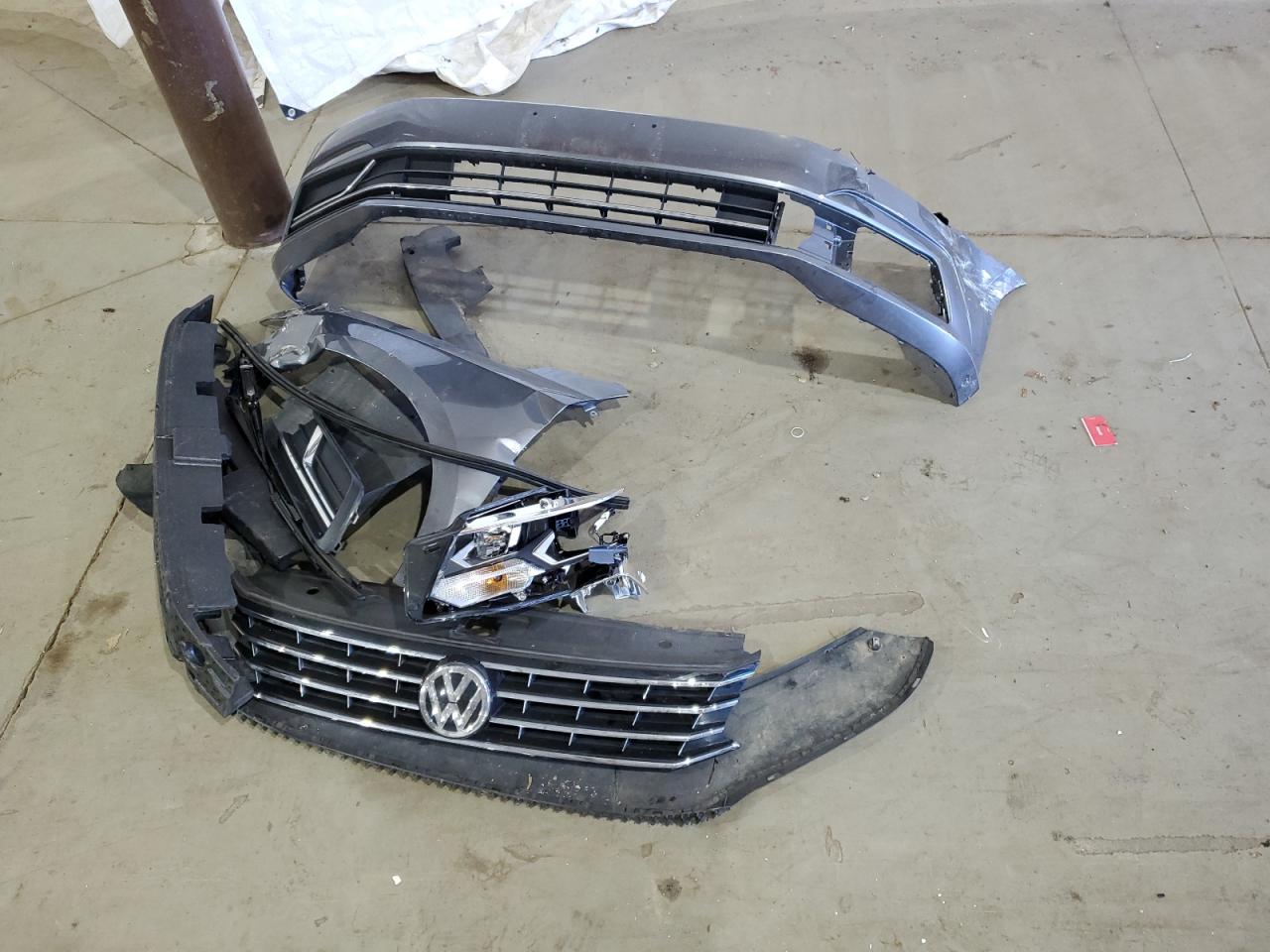 1VWBA7A37JC022050 2018 Volkswagen Passat Se