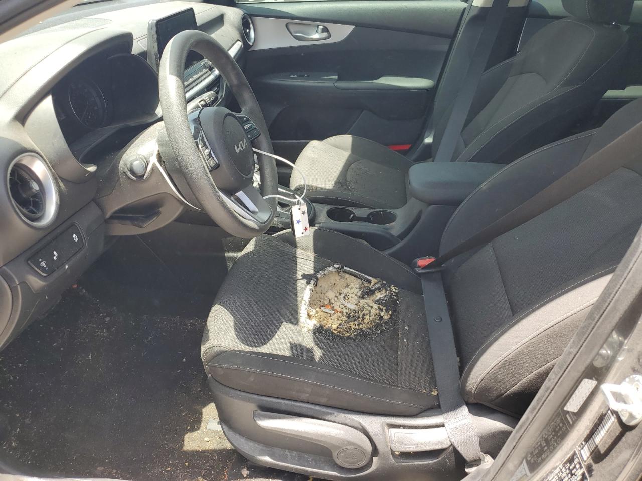 3KPF24AD8NE475827 2022 Kia Forte Fe