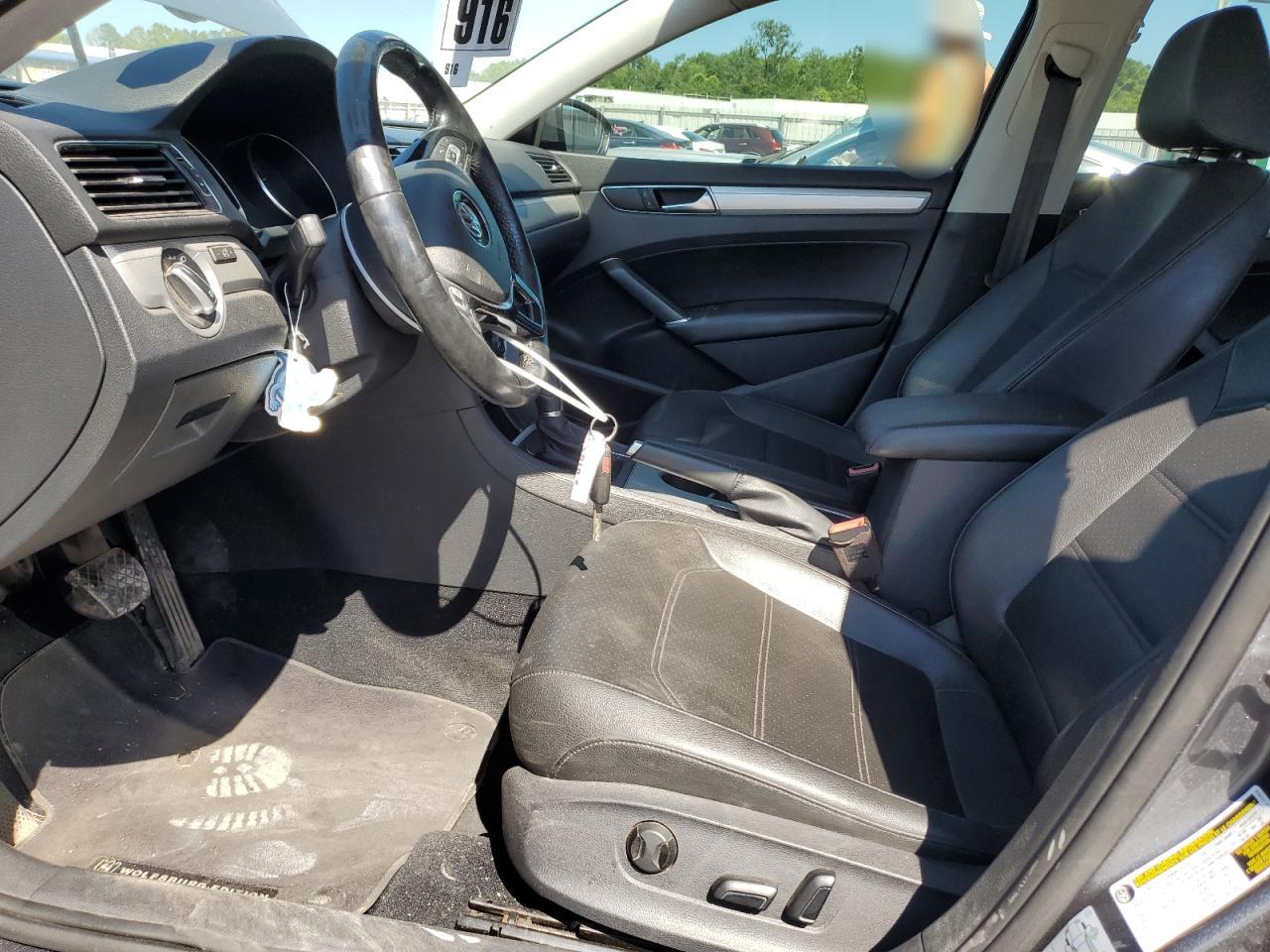 1VWLA7A33KC004960 2019 Volkswagen Passat Wolfsburg