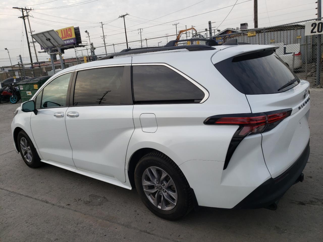 2022 Toyota Sienna Xle vin: 5TDJRKEC2NS100923