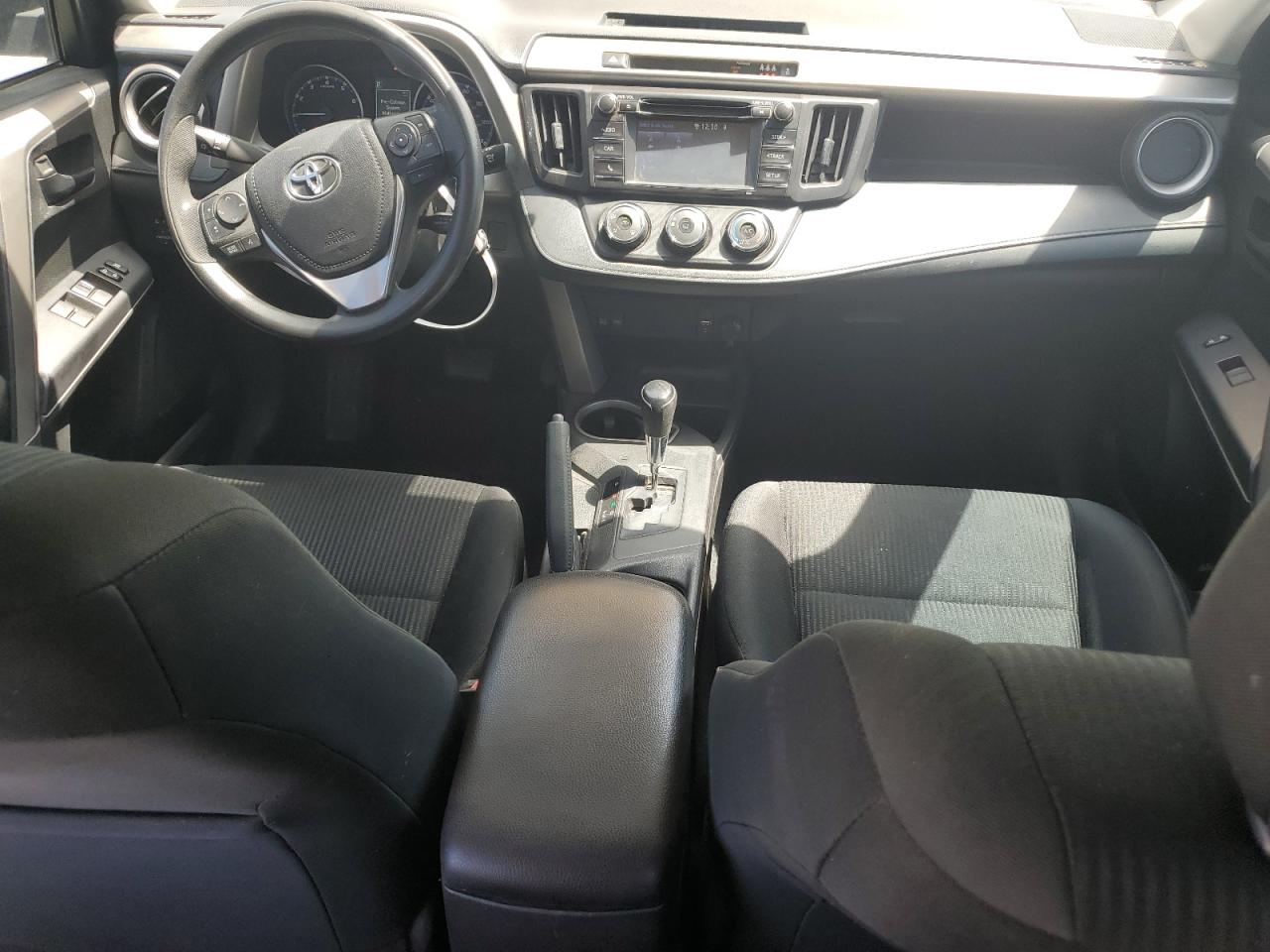 2T3ZFREV0HW373772 2017 Toyota Rav4 Le