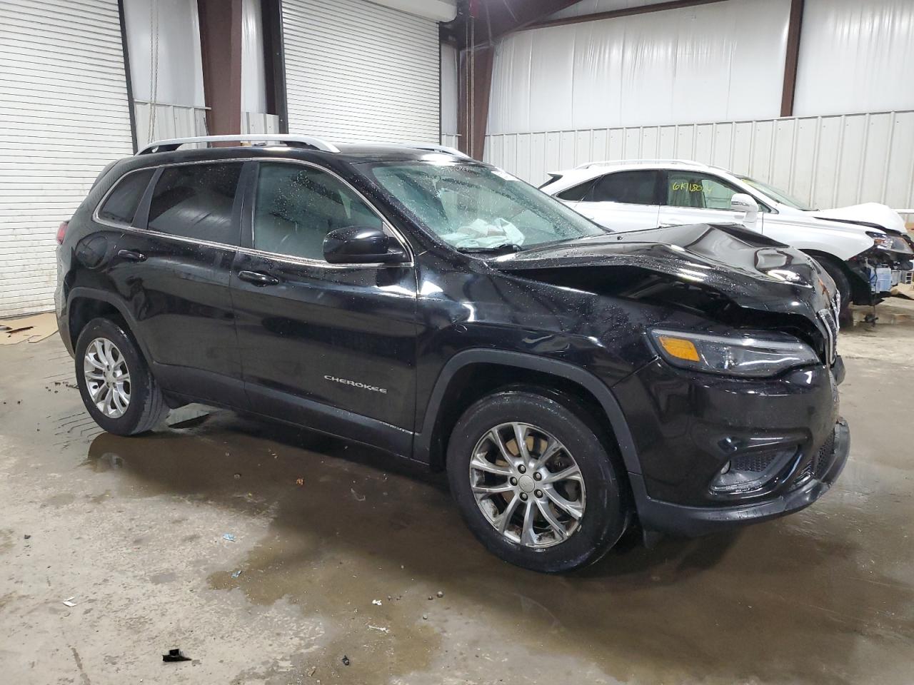 2019 Jeep Cherokee Latitude vin: 1C4PJMCB4KD125482