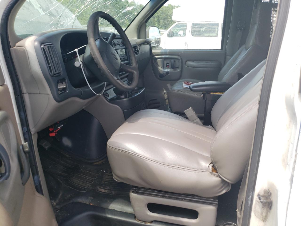 1GCFG25M8Y1215127 2000 Chevrolet Express G2500