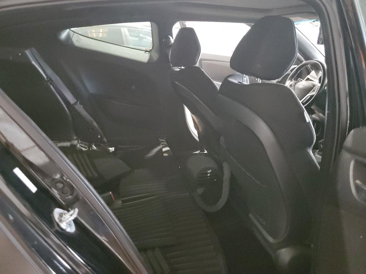 KMHTC6AD4HU322858 2017 Hyundai Veloster