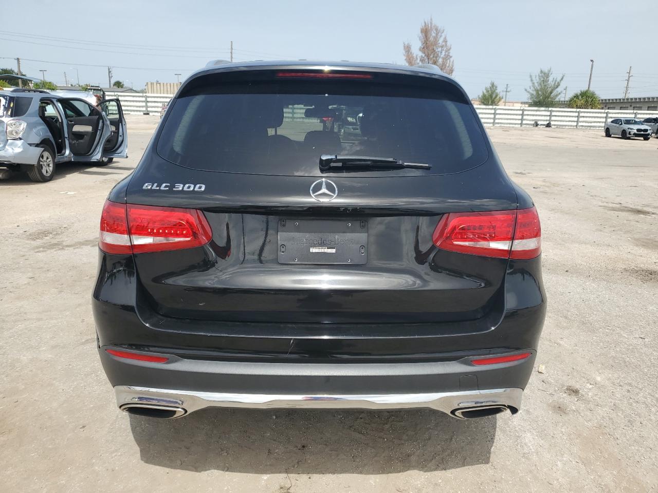 WDC0G4JB7GF070700 2016 Mercedes-Benz Glc 300