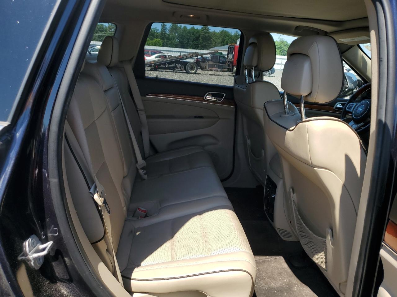 1J4RR6GT2BC505792 2011 Jeep Grand Cherokee Overland