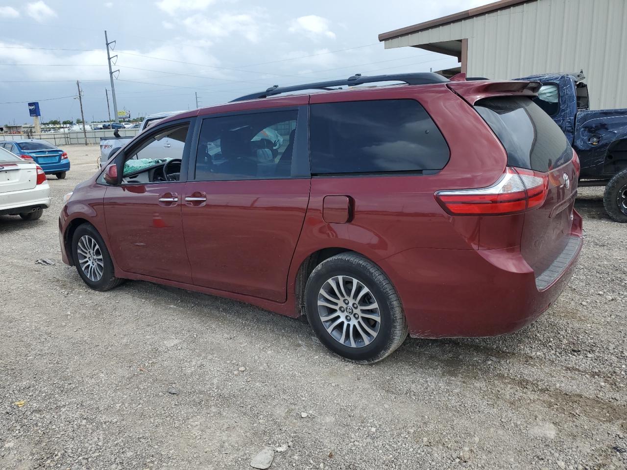 Lot #3026276330 2019 TOYOTA SIENNA XLE