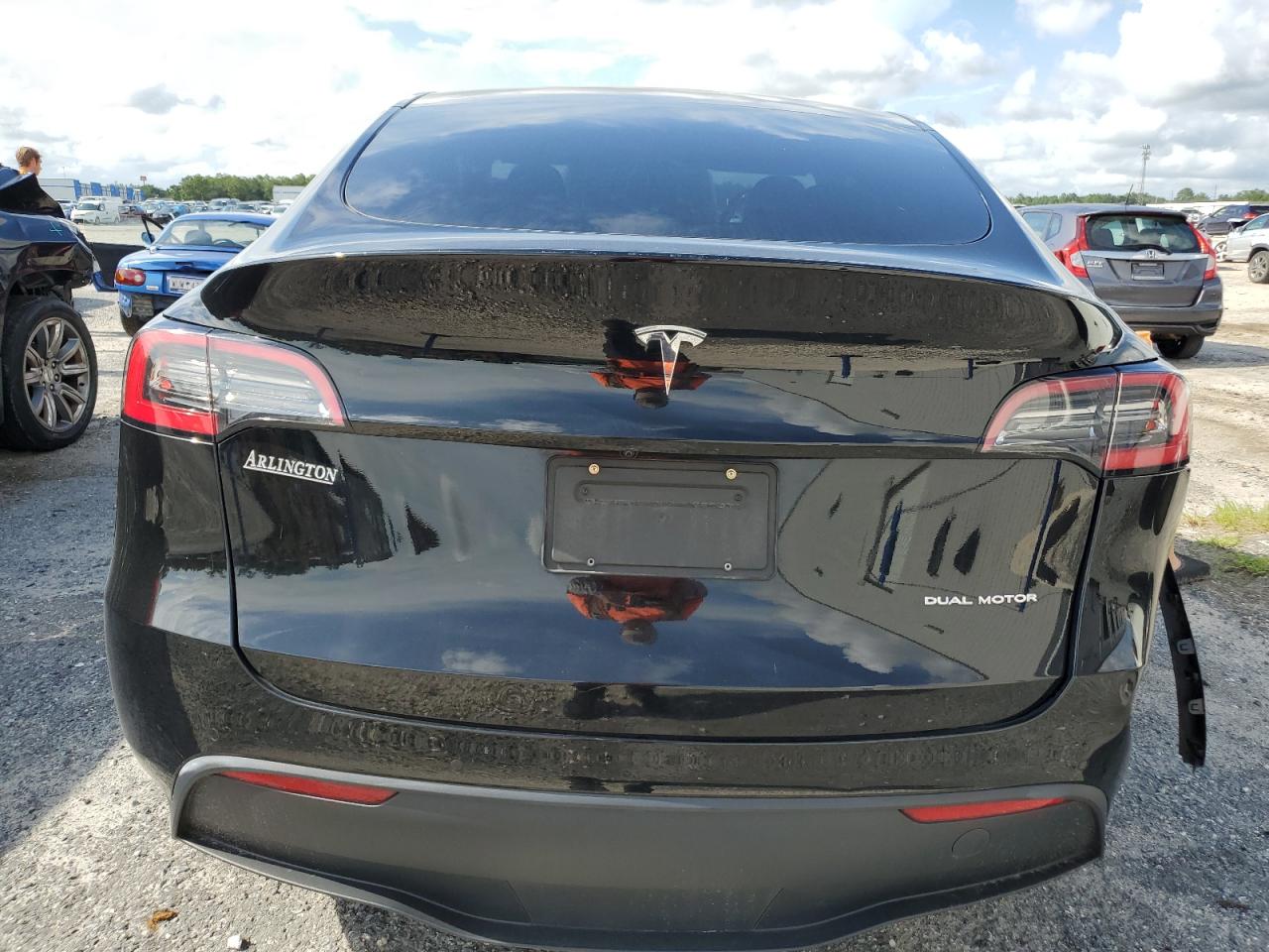 5YJYGDEE2LF045179 2020 Tesla Model Y