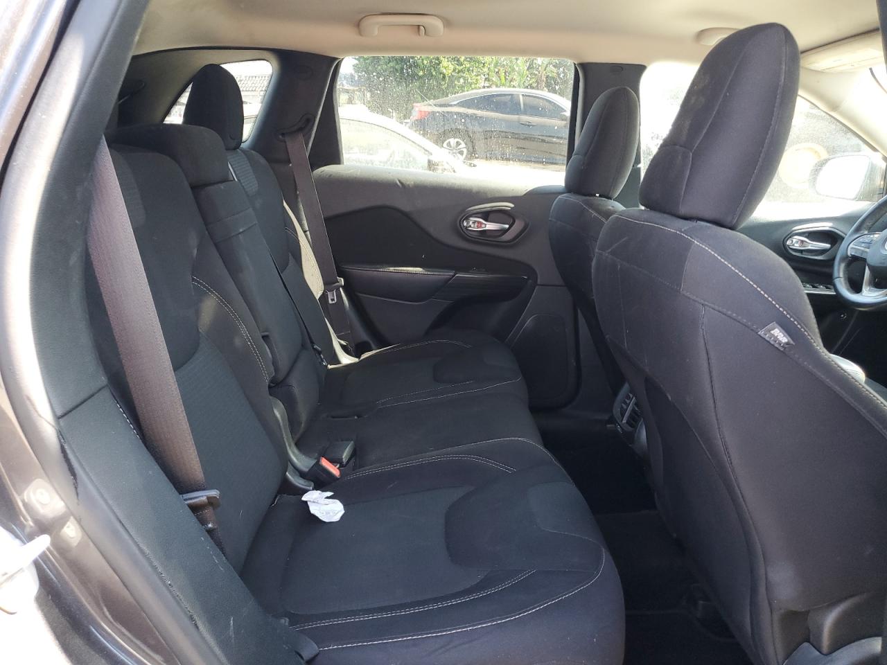 1C4PJLCB0GW113836 2016 Jeep Cherokee Latitude