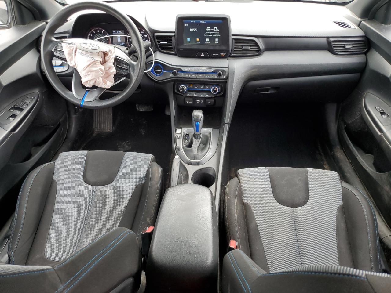 KMHTG6AF2KU013063 2019 Hyundai Veloster Base