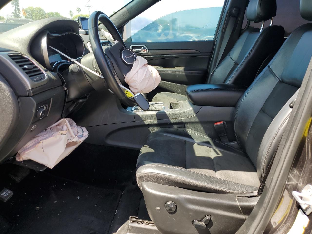 1C4RJEAG0JC511849 2018 Jeep Grand Cherokee Laredo