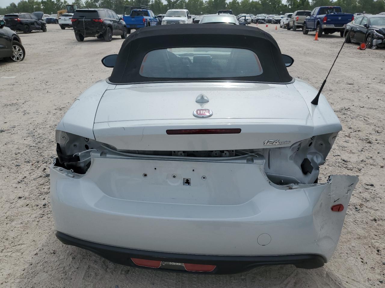 JC1NFAEK9K0143369 2019 Fiat 124 Spider Classica