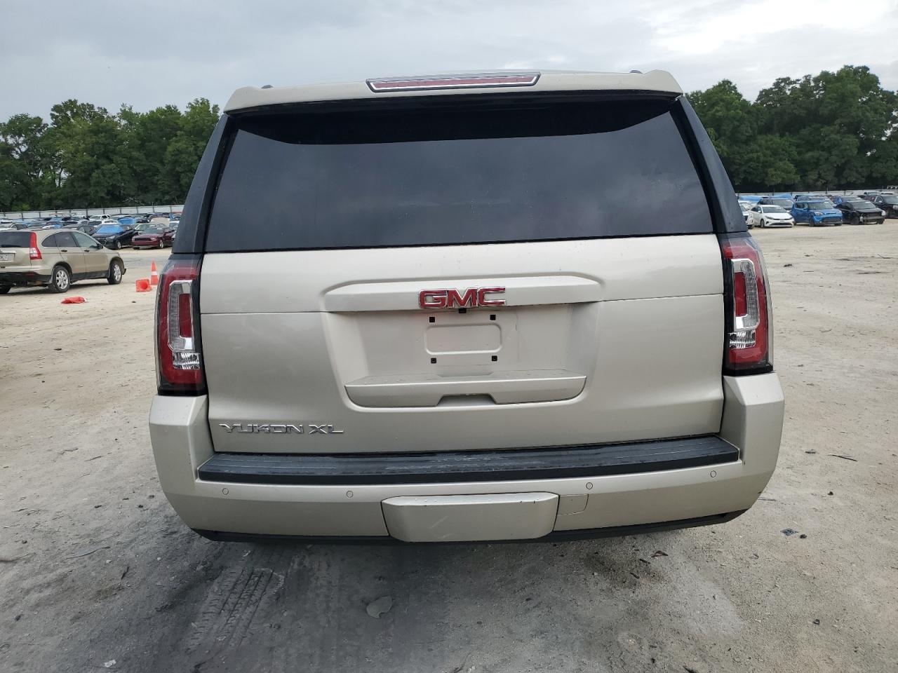 1GKS1GKC8HR203767 2017 GMC Yukon Xl C1500 Slt