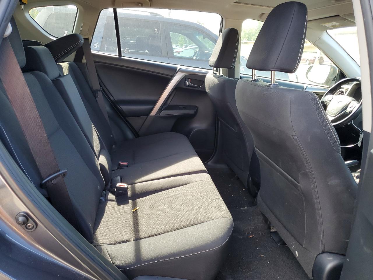 JTMRFREV7HJ131611 2017 Toyota Rav4 Xle