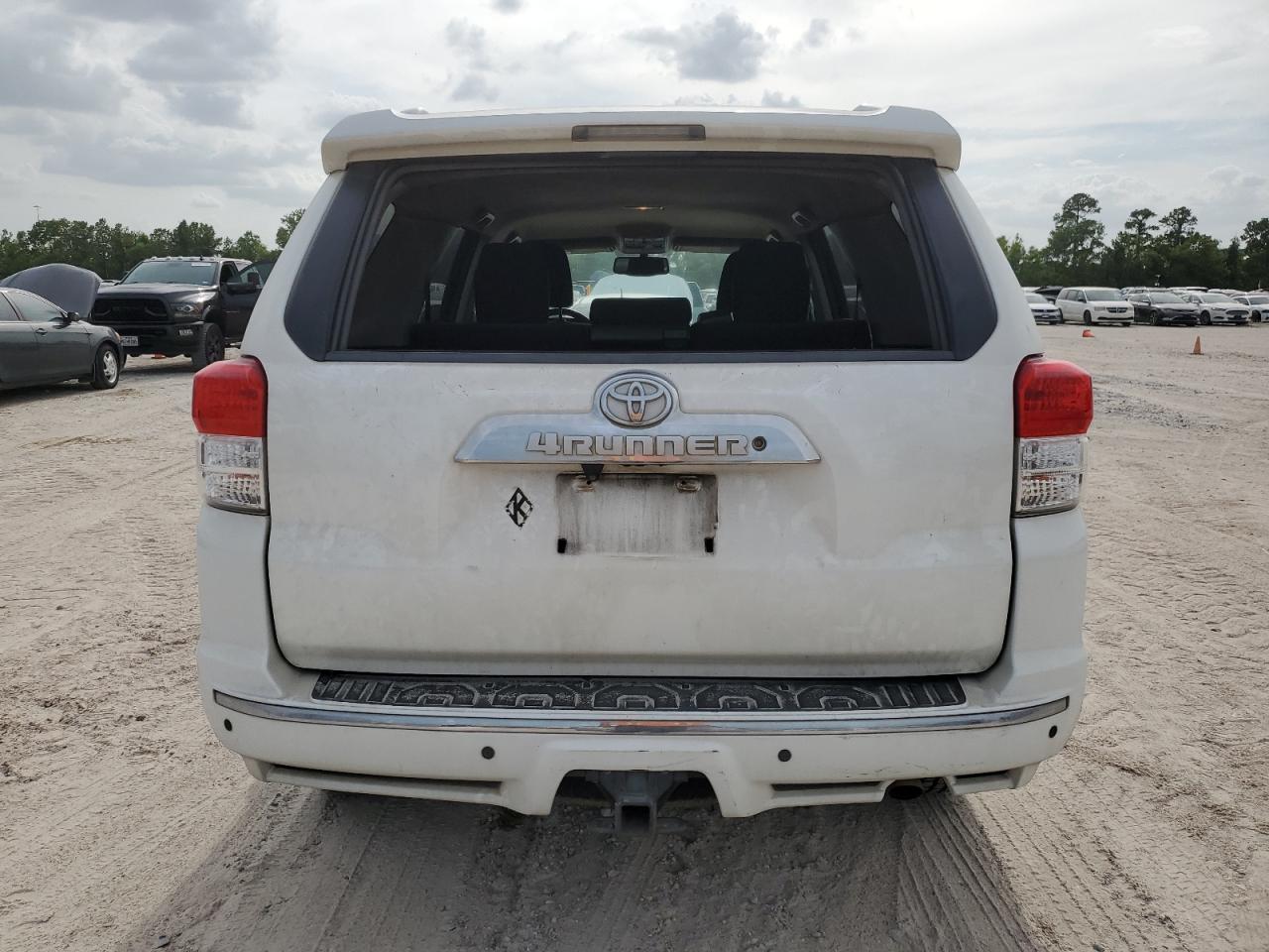 JTEZU5JR1B5026937 2011 Toyota 4Runner Sr5