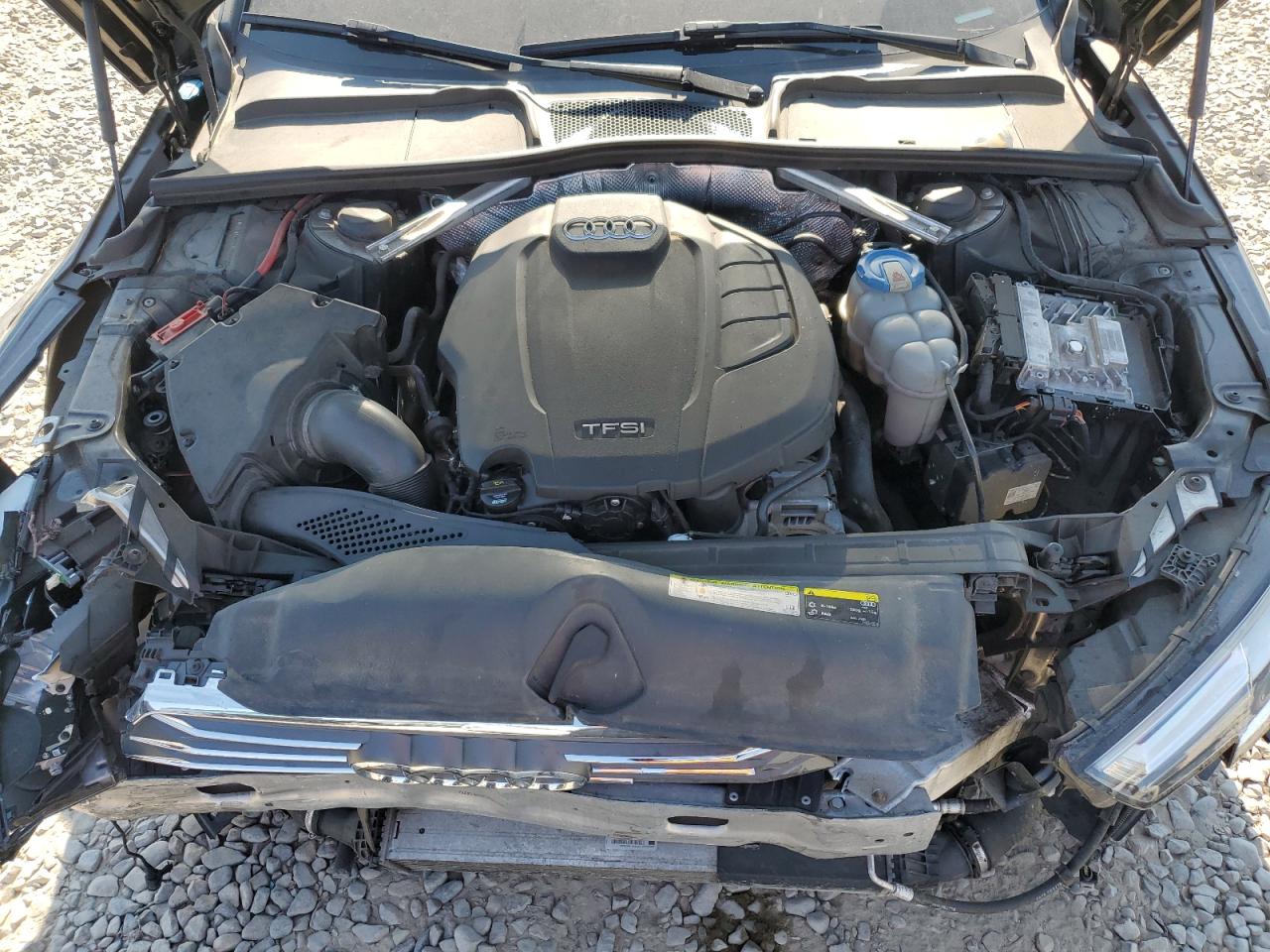 WAUFNAF49HN014194 2017 Audi A4 Prestige