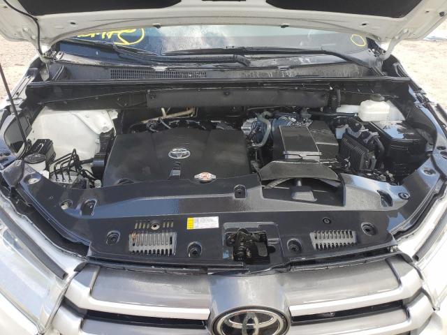 VIN 5TDJZRFH2KS613748 2019 Toyota Highlander, SE no.12