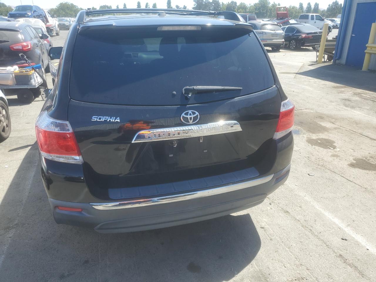 5TDZK3EH1BS045062 2011 Toyota Highlander Base