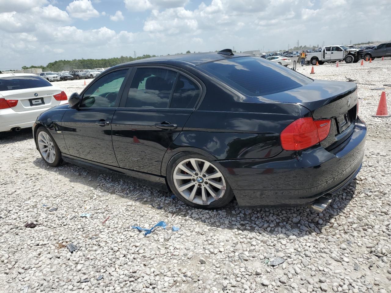 WBAPH7G52BNN03176 2011 BMW 328 I