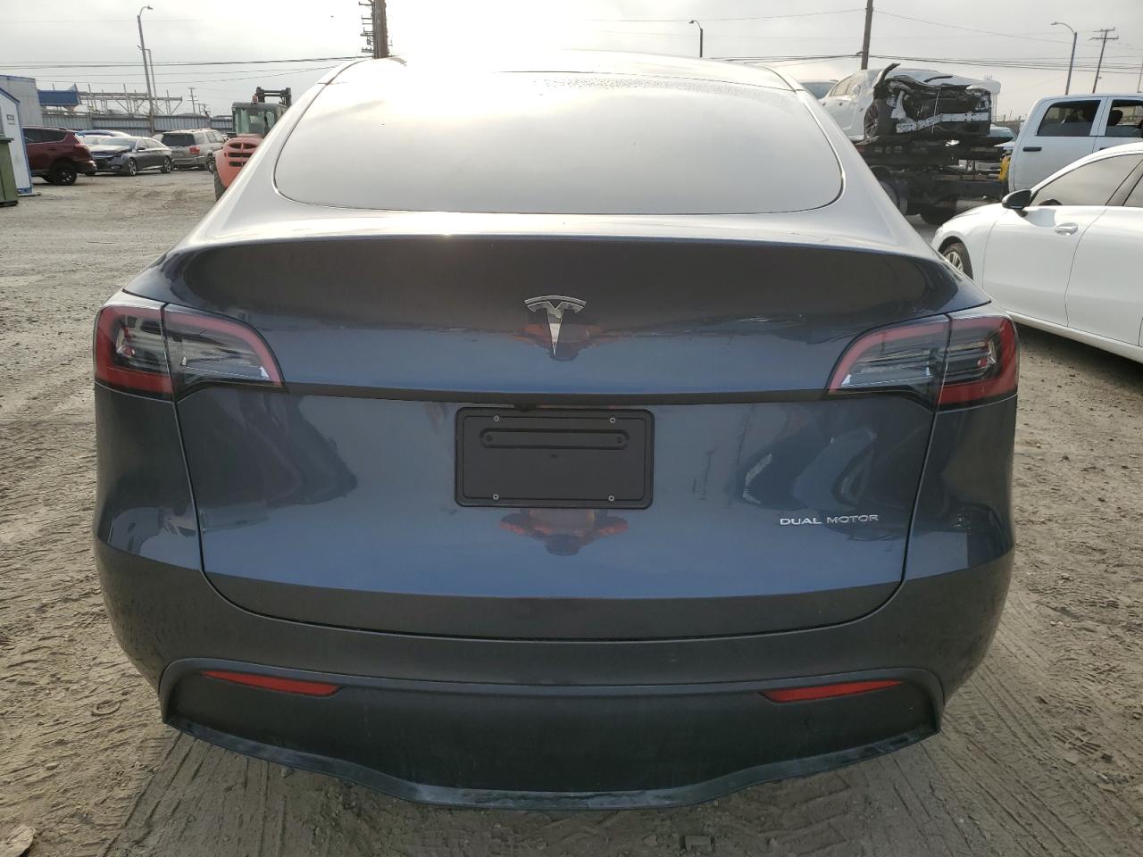 2024 Tesla Model Y vin: 7SAYGDEE7RA214976