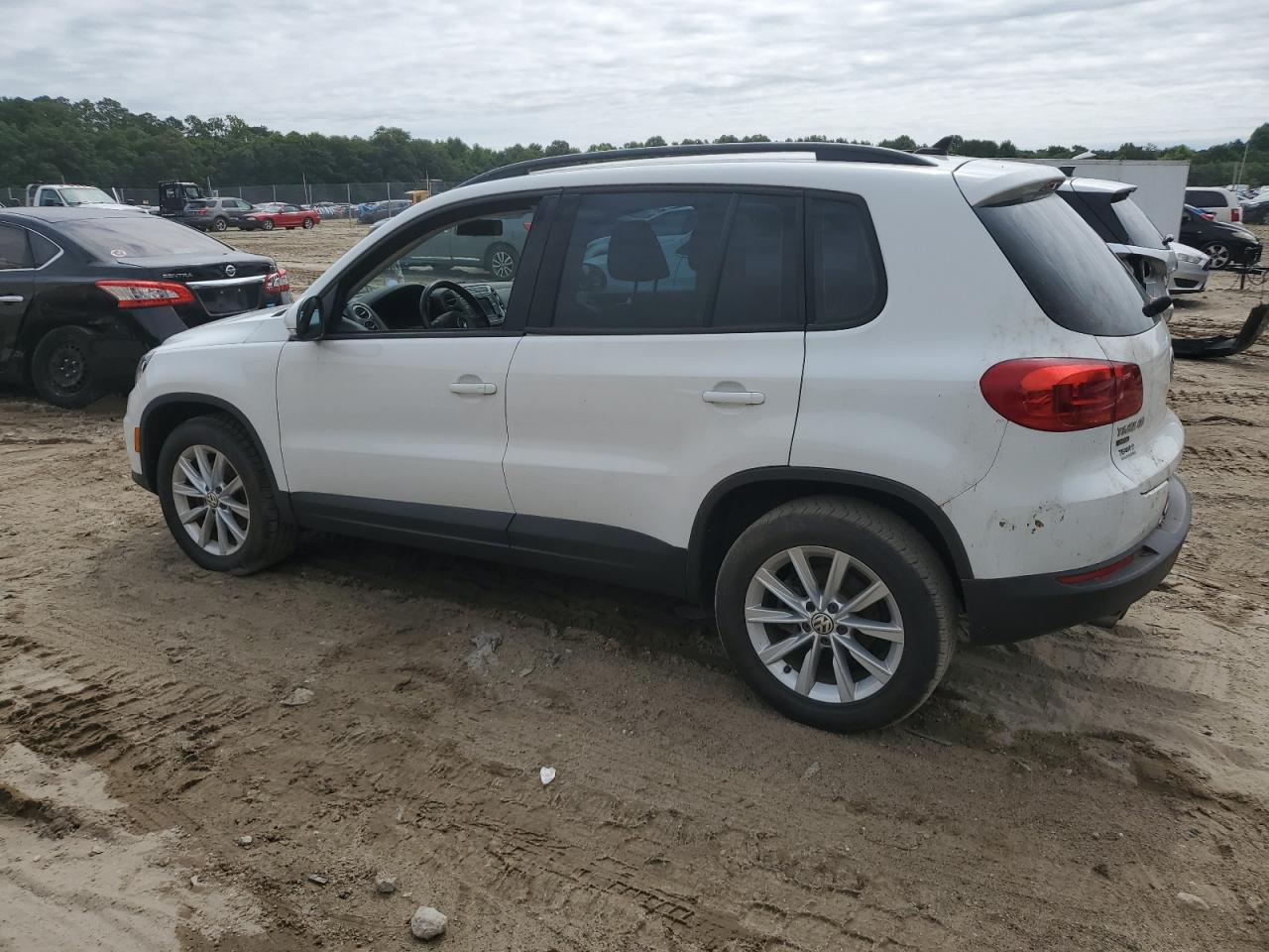 2017 Volkswagen Tiguan S vin: WVGBV7AX3HK050692