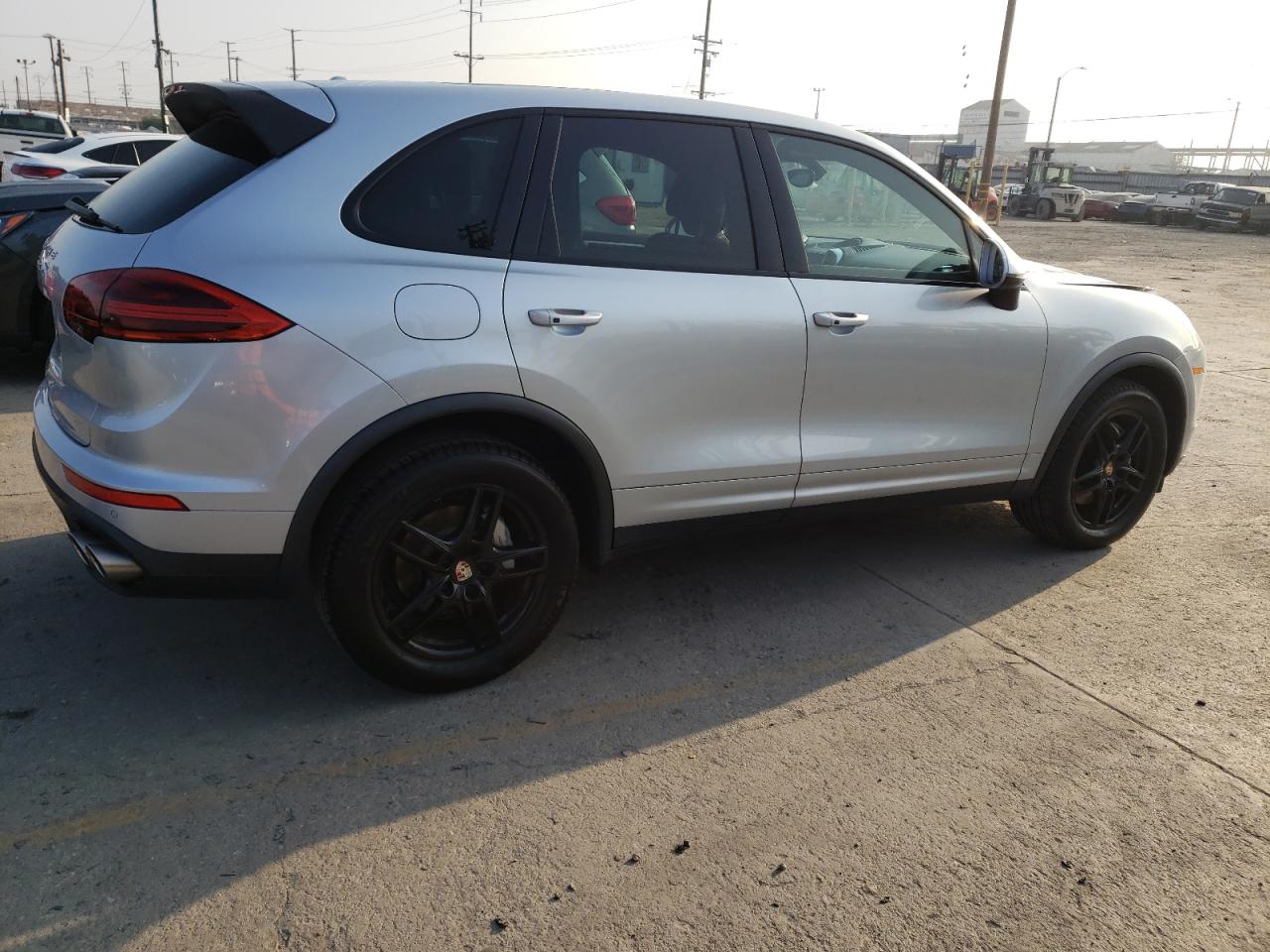 2016 Porsche Cayenne S vin: WP1AB2A29GLA96907