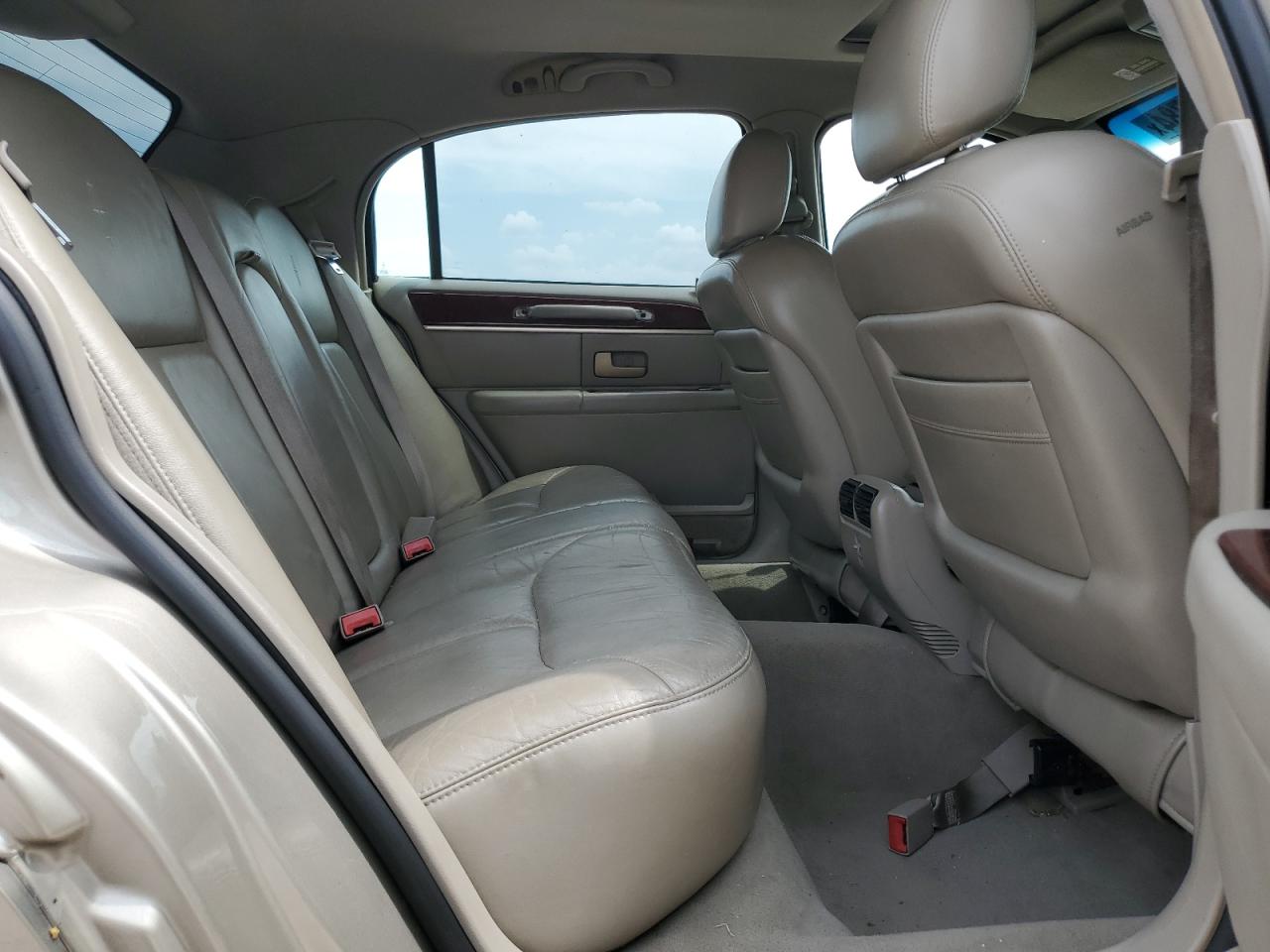 1LNHM82W65Y621724 2005 Lincoln Town Car Signature Limited